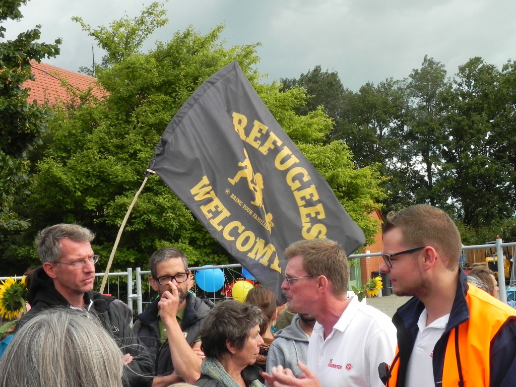 Erste Impressionen von der Begrüßungsaktion für die Flüchtlinge in Lüchow